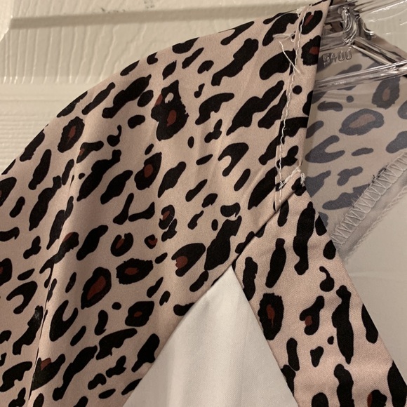 FHQ BLOUSE WHITE WITH ANIMAL TRIM SZ L ::NWOTS 100% POLY (pp 21” L 27”) - Picture 3 of 6